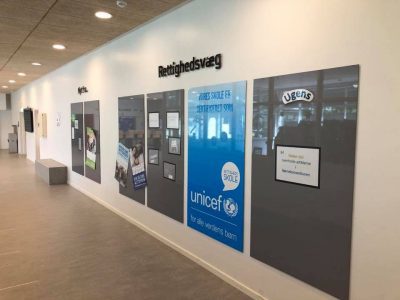 Case, Gang – Tavler2 Udsmyk skolen og institutionens gange med visuelle elementer fra EXAKT.